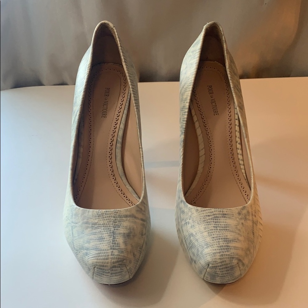 Pour la Victoire ballerina toe box heels